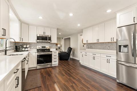 3 Patrick Cir, Stoneham, MA 02180 photo 12