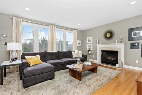 21 Howarth Dr, Upton, MA 01568 photo 2