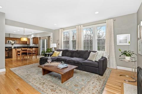 21 Howarth Dr, Upton, MA 01568 photo 3