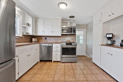 122 Collins St, Danvers, MA 01923 photo 9