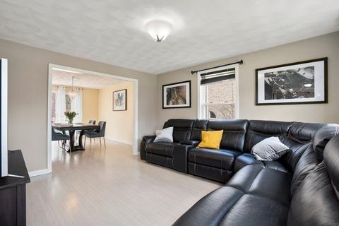22 Dapper Darby Dr, Stoneham, MA 02180 photo 4