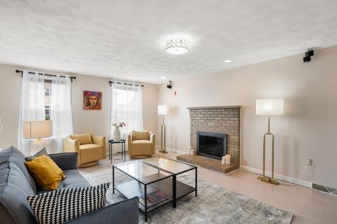 22 Dapper Darby Dr, Stoneham, MA 02180 photo 2