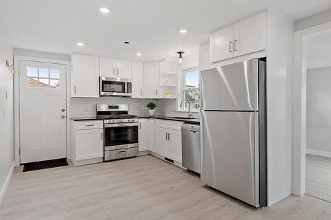 107 Everett St, Lawrence, MA 01843 photo 4
