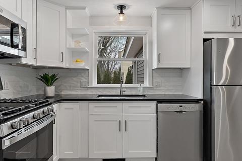 107 Everett St, Lawrence, MA 01843 photo 3