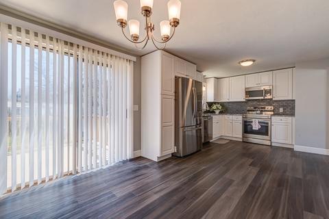 13 Mitris Blvd, Woonsocket, RI 02895 photo 8