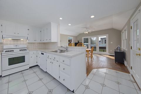 39 Prince St, Danvers, MA 01923 photo 6