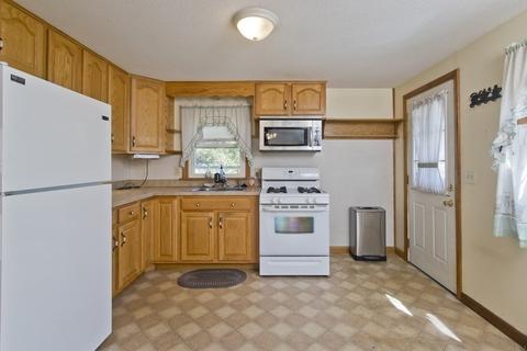 23 Simone Rd, Chicopee, MA 01013 photo 3