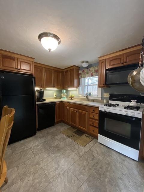 17 Charles St, Raynham, MA 02767 photo 8