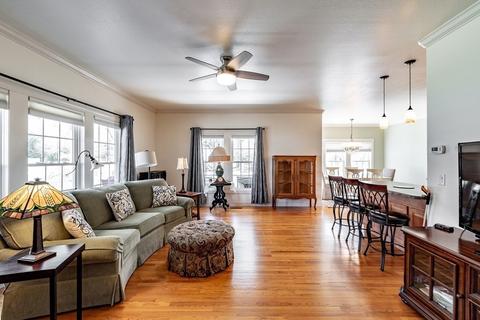 142 Holyoke St, Easthampton, MA 01027 photo 4