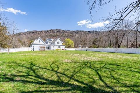 142 Holyoke St, Easthampton, MA 01027 photo 3