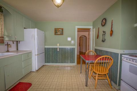 402 Goodwin St, Springfield, MA 01151 photo 4