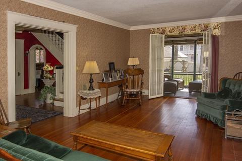 87 Maplewood Ter, Springfield, MA 01108 photo 9