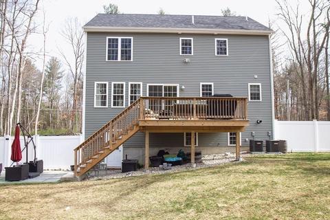 77 Maple St, Douglas, MA 01516 photo 4