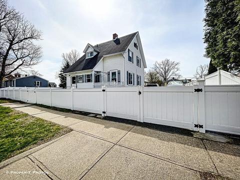 97 Rowland St, Springfield, MA 01107 photo 2