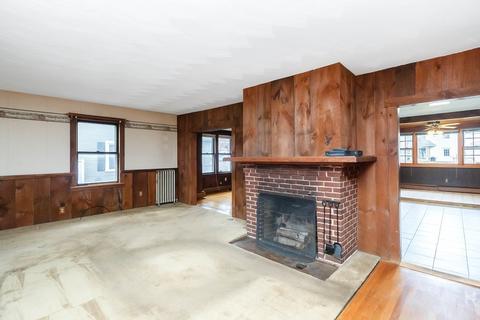 38 Howes St, Springfield, MA 01118 photo 5
