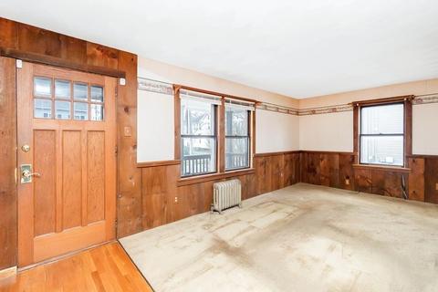 38 Howes St, Springfield, MA 01118 photo 3