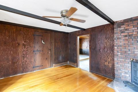 38 Howes St, Springfield, MA 01118 photo 9