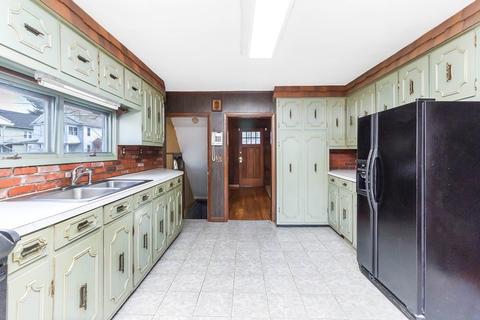 38 Howes St, Springfield, MA 01118 photo 12