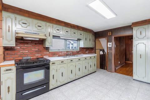 38 Howes St, Springfield, MA 01118 photo 16
