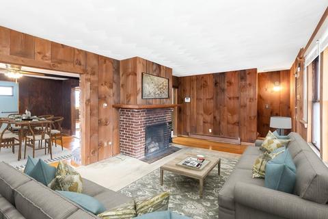 38 Howes St, Springfield, MA 01118 photo 4