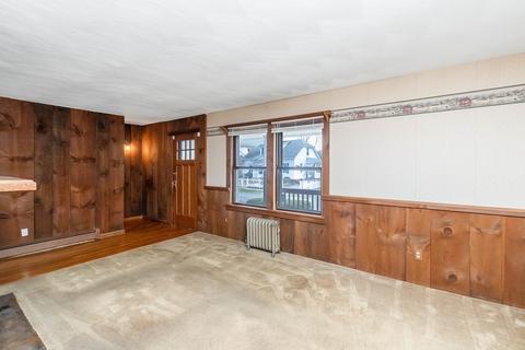 38 Howes St, Springfield, MA 01118 photo 7