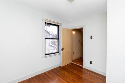 38 Howes St, Springfield, MA 01118 photo 21