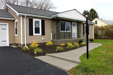 21 Crystal St, Webster, MA 01570 photo 2