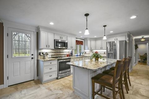 18 Skyview Ln, Webster, MA 01570 photo 1