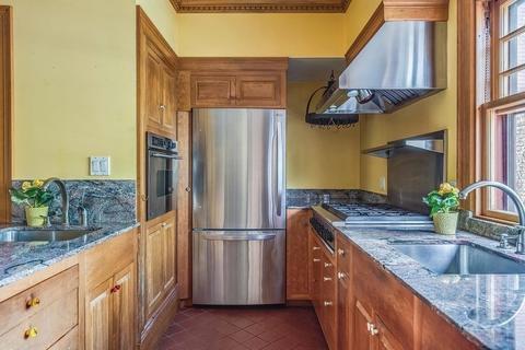 135 Aspinwall Ave, Brookline, MA 02446 photo 12