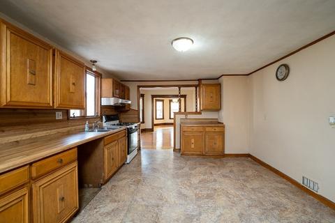 215 White St, Springfield, MA 01108 photo 4