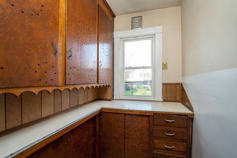 215 White St, Springfield, MA 01108 photo 8