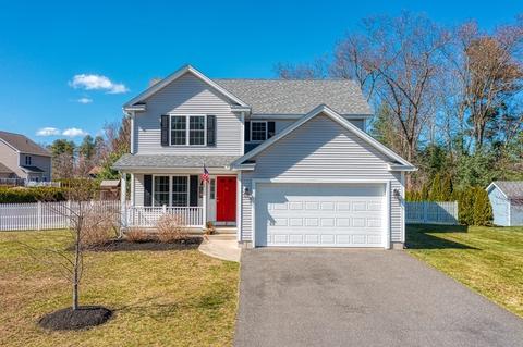 3 Willow Cir, Easthampton, MA 01027 photo 2