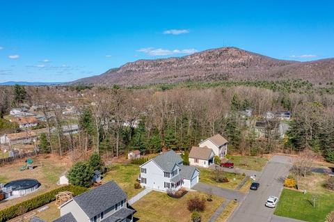 3 Willow Cir, Easthampton, MA 01027 photo 3