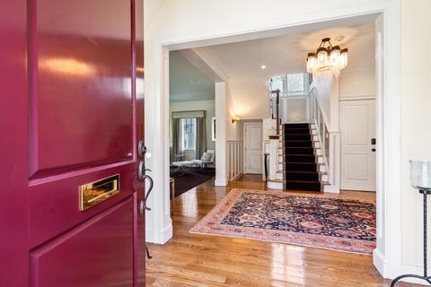 36 Druce St, Brookline, MA 02445 photo 3