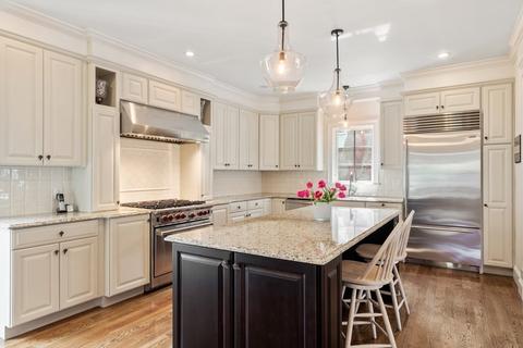 36 Druce St, Brookline, MA 02445 photo 6