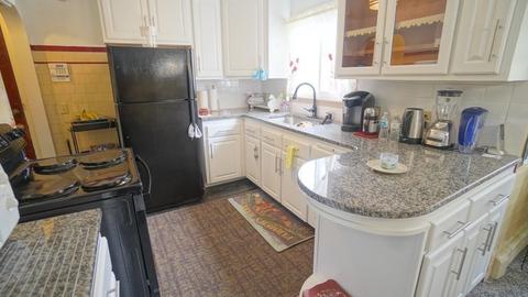 58 Rollins St, Springfield, MA 01109 photo 8