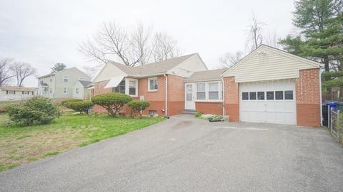 58 Rollins St, Springfield, MA 01109 photo 2