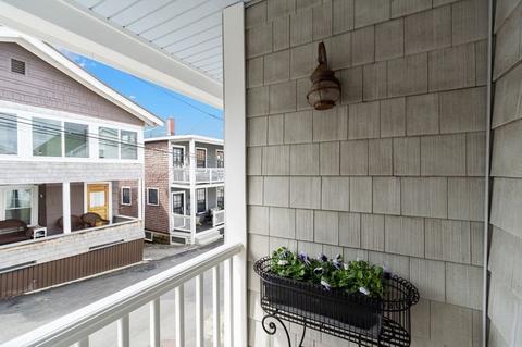 35 Maple Ave, Nahant, MA 01908 photo 2