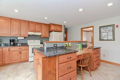 28 Skye Line Dr, Sutton, MA 01590 photo 4