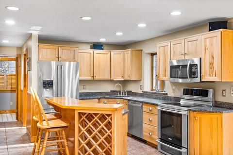 146 Suzanne Dr, Raynham, MA 02767 photo 12