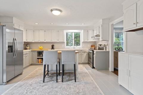 8 Samos Cir, Middleton, MA 01949 photo 5