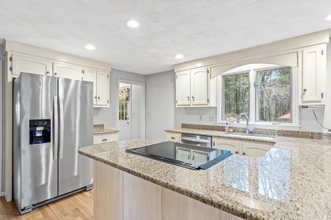 78 Ashley Pl, Reading, MA 01867 photo 8