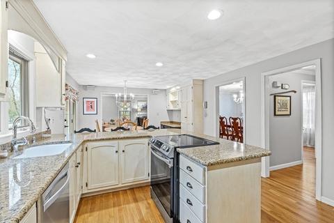 78 Ashley Pl, Reading, MA 01867 photo 5