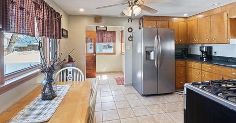 23 Wright St, Stoneham, MA 02180 photo 4