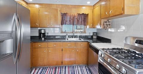 23 Wright St, Stoneham, MA 02180 photo 3