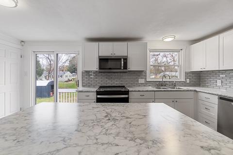 160 Louis Rd, Springfield, MA 01118 photo 8