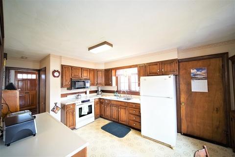 53 Freeman Ave, Everett, MA 02149 photo 4