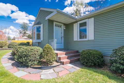 115 Westbrook Dr, Springfield, MA 01129 photo 3