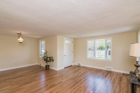 115 Westbrook Dr, Springfield, MA 01129 photo 4