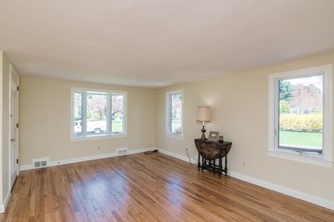 115 Westbrook Dr, Springfield, MA 01129 photo 5